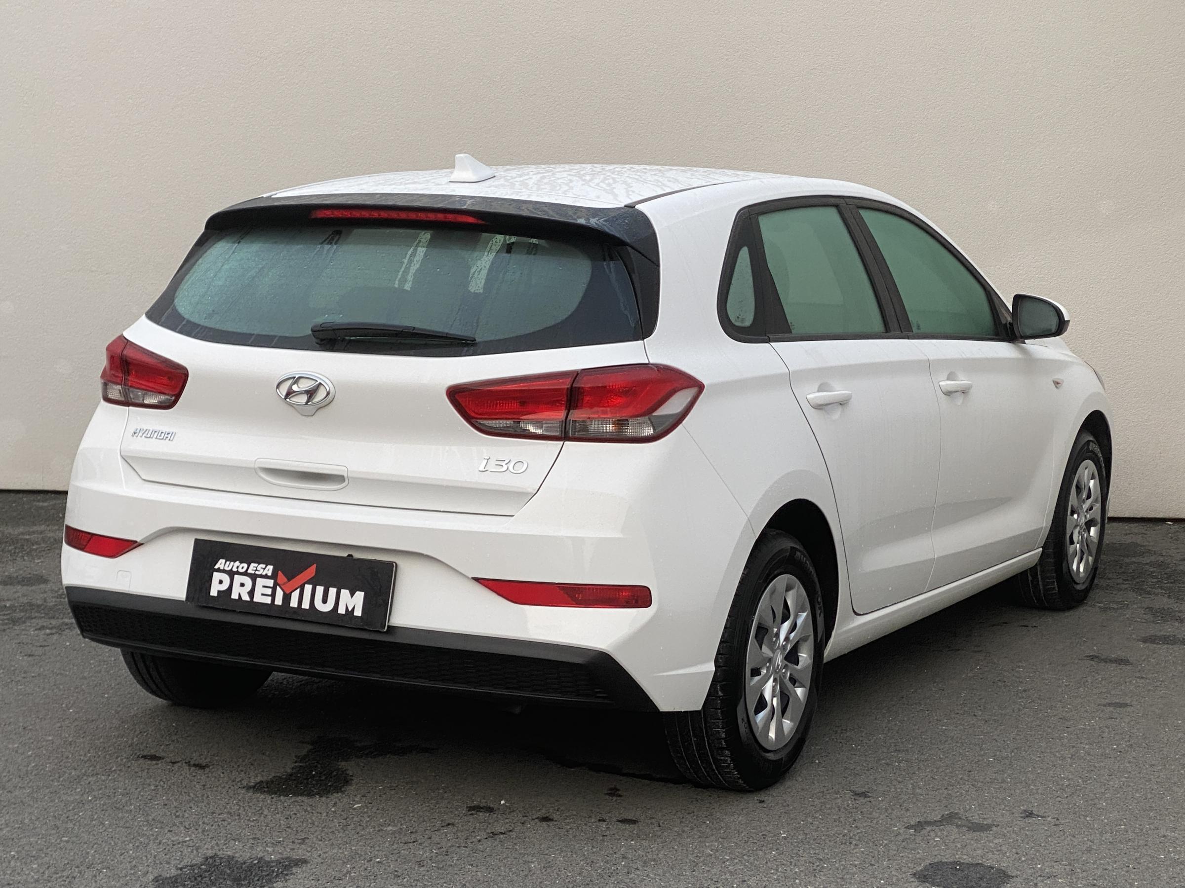 Hyundai i30, 2022 - pohled č. 4