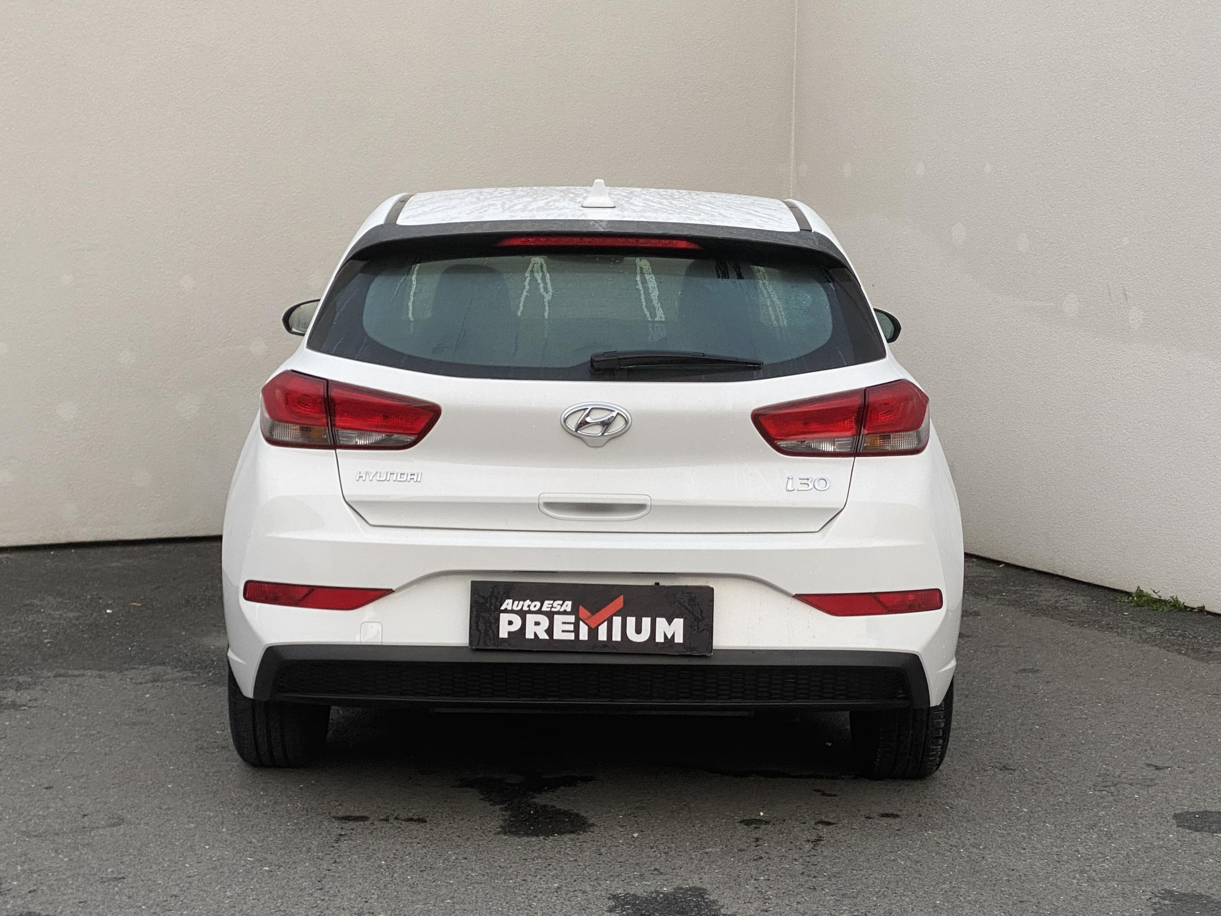 Hyundai i30, 2022 - pohled č. 5