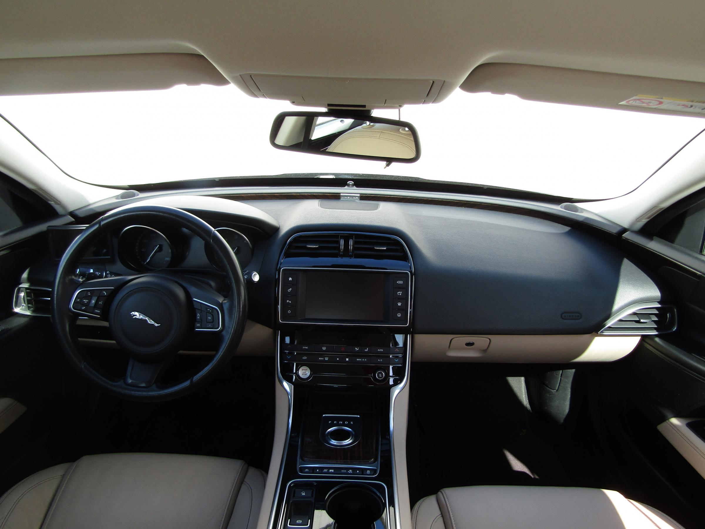 Jaguar XE, 2015 - pohled č. 9