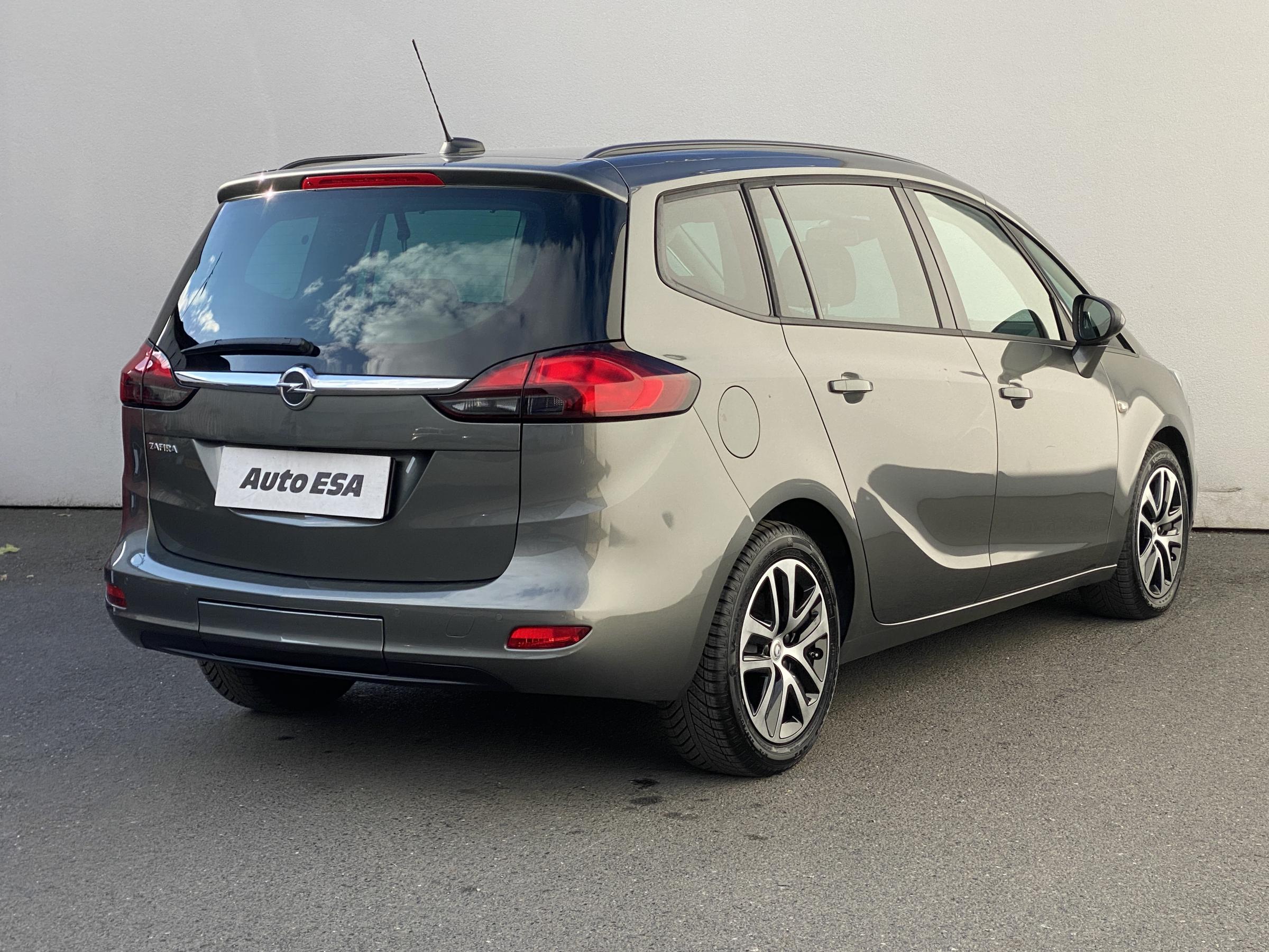 Opel Zafira, 2018 - pohled č. 4