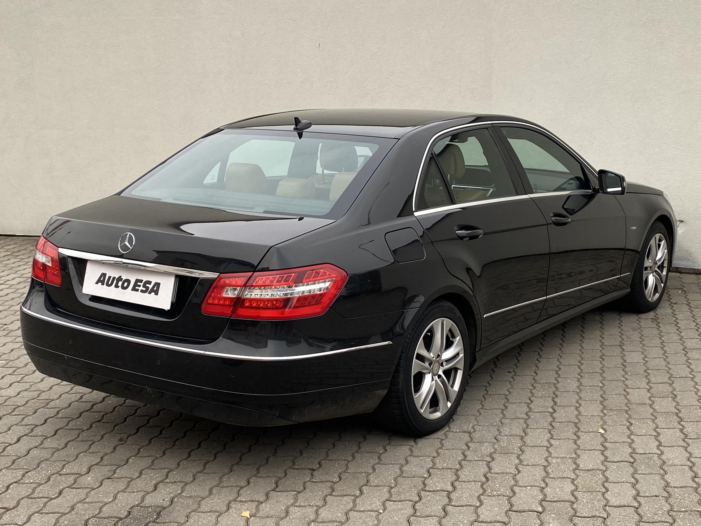 Mercedes-Benz Třída E, 2009 - pohled č. 4