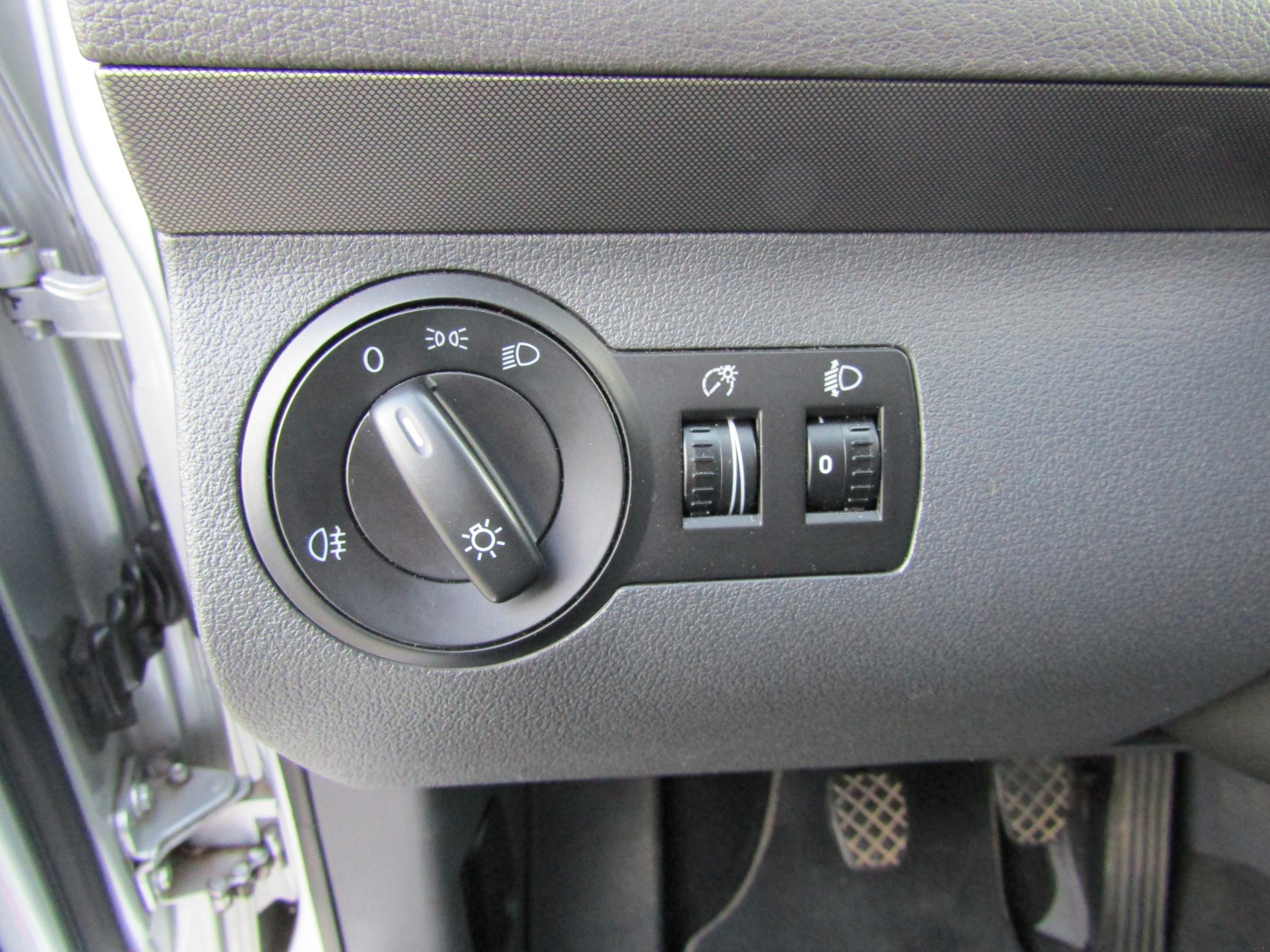 Volkswagen Touran, 2010 - pohled č. 12