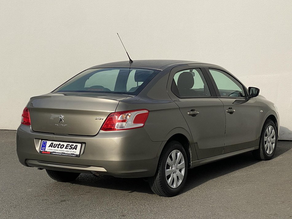 Peugeot 301 1.2 i 