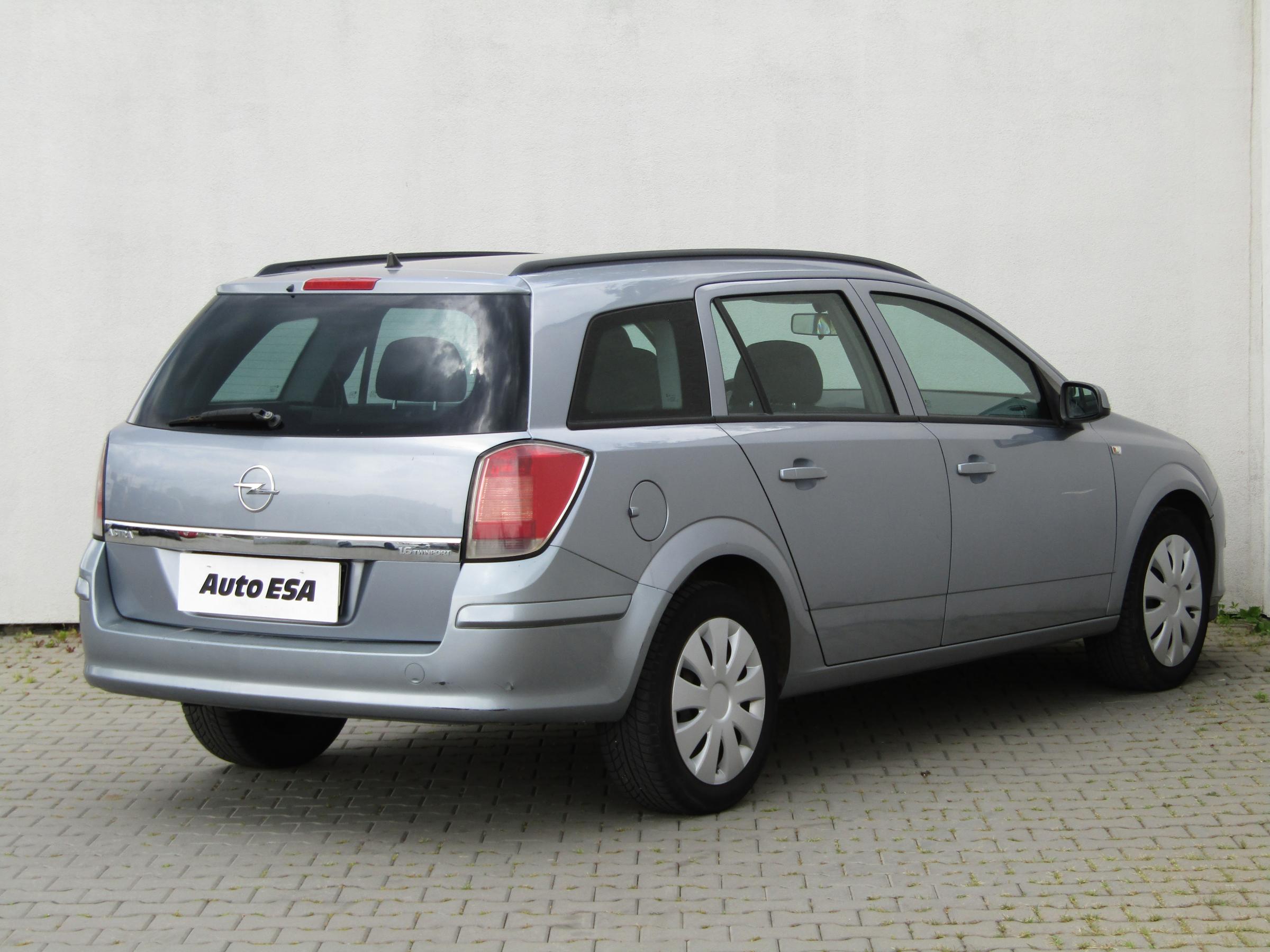 Opel Astra, 2005 - pohled č. 4