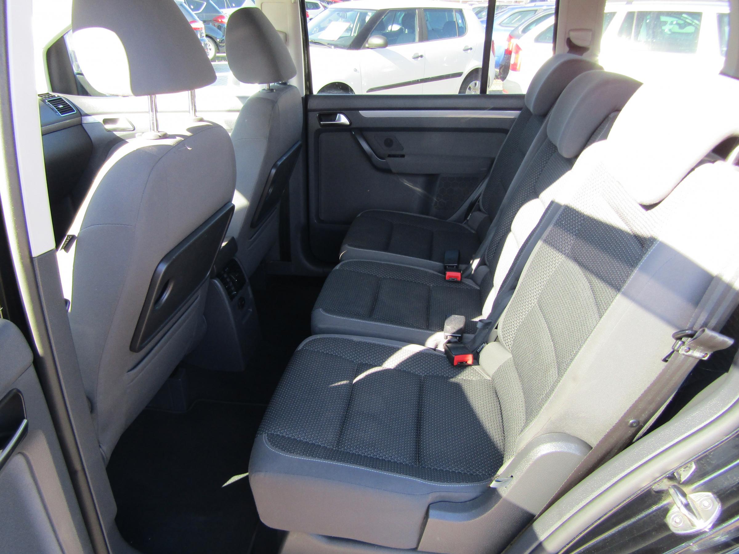 Volkswagen Touran, 2011 - pohled č. 15