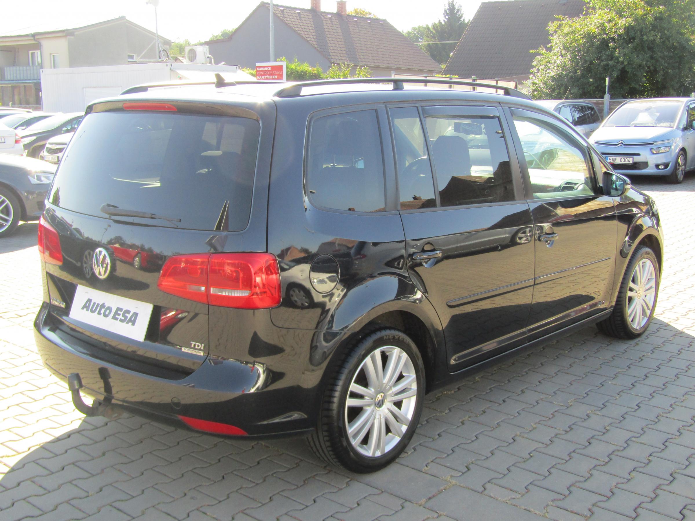 Volkswagen Touran, 2011 - pohled č. 4