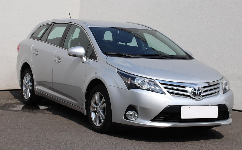 Toyota avensis 1 поколения