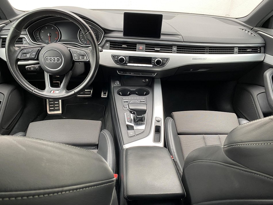 Audi A4 2.0 TDi S-line quattro