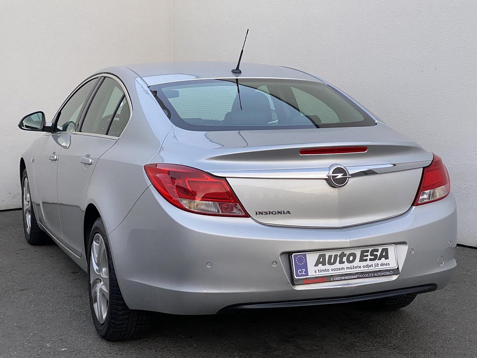 Opel Insignia 1.8 16V 