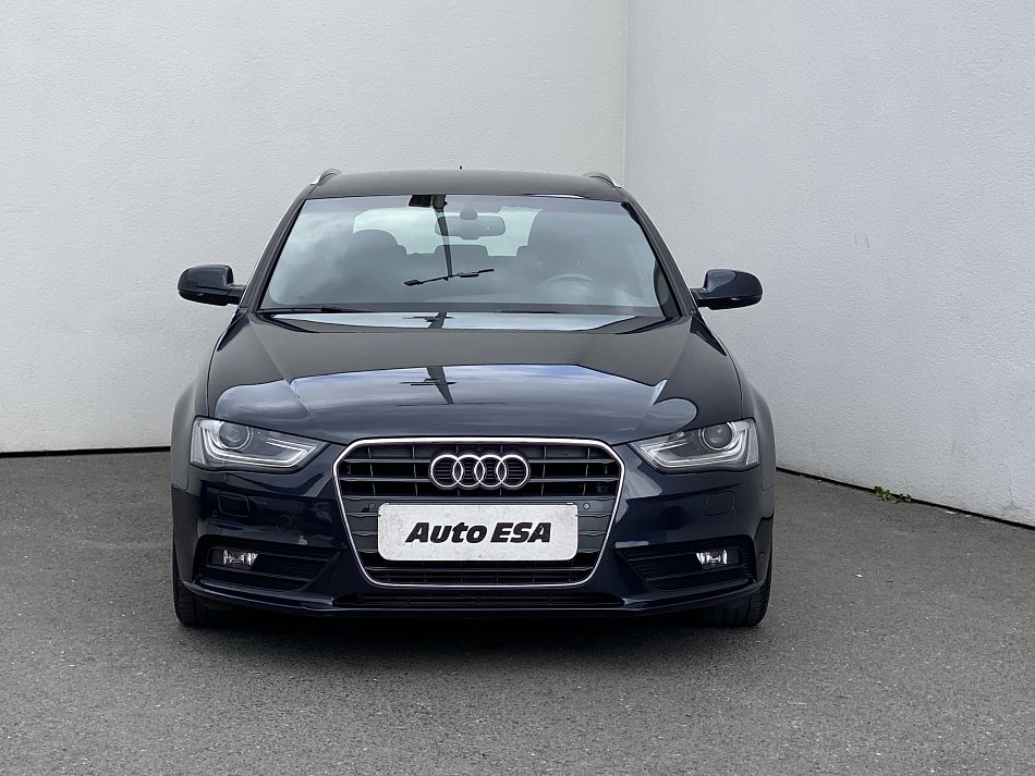 Audi A4 2.0 TDi S-line