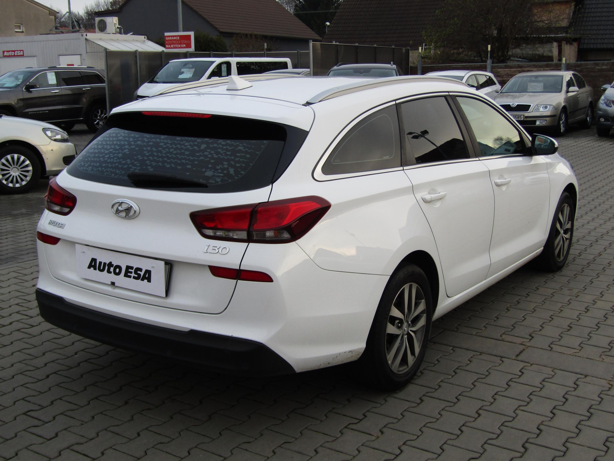 Hyundai i30, 2018 - pohled č. 4