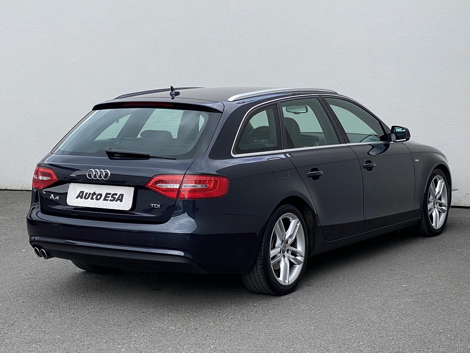 Audi A4 2.0 TDi S-line