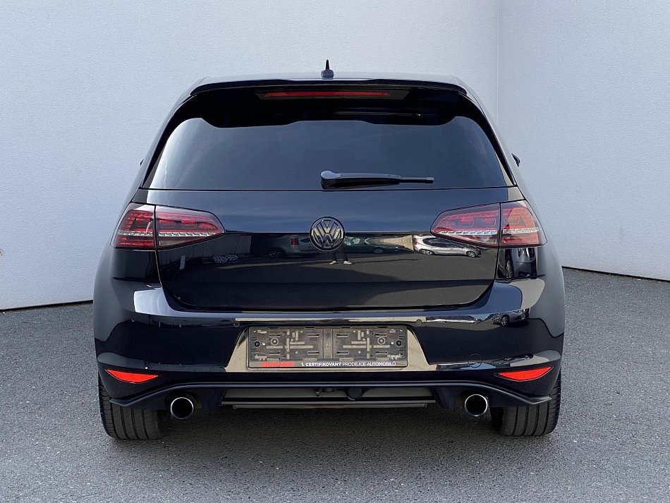 Volkswagen Golf 2.0TSi GTi