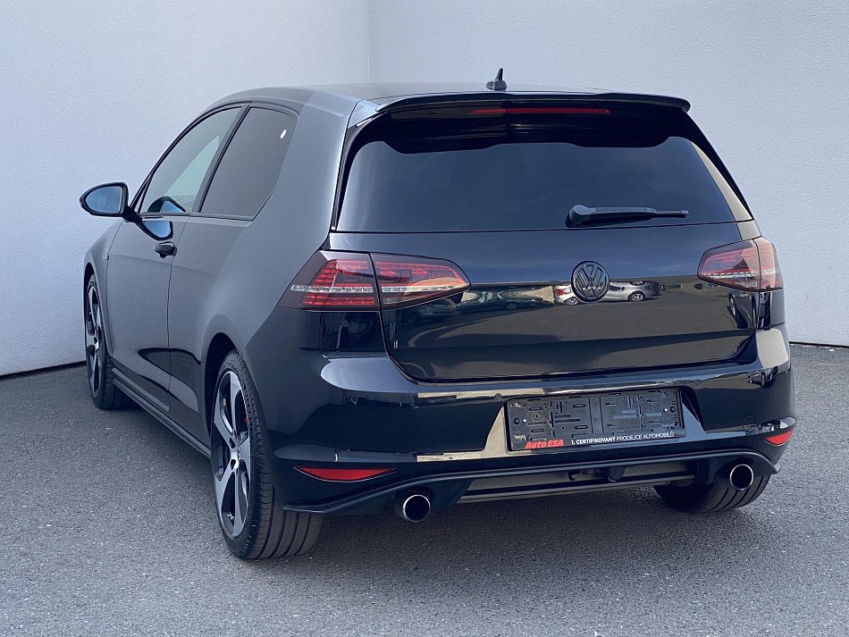 Volkswagen Golf 2.0TSi GTi