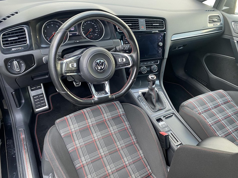 Volkswagen Golf 2.0TSi GTi