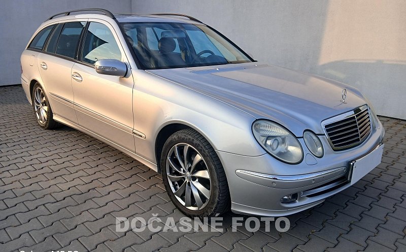 Mercedes-Benz Třída E 3.2i  E 320 4MATIC