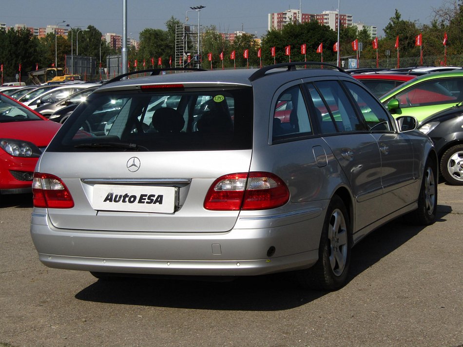 Mercedes-Benz Třída E 3.2i  E 320 4MATIC