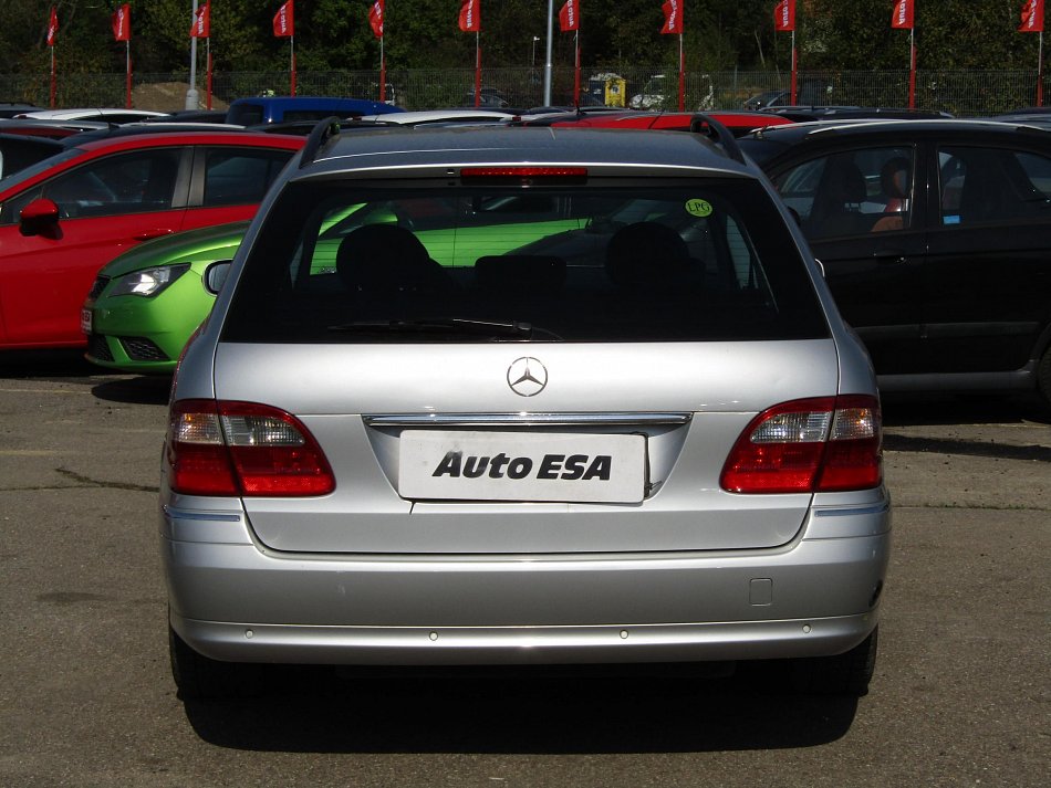 Mercedes-Benz Třída E 3.2i  E 320 4MATIC