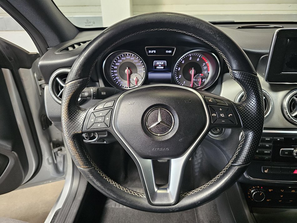 Mercedes-Benz CLA 1.6  CLA 200