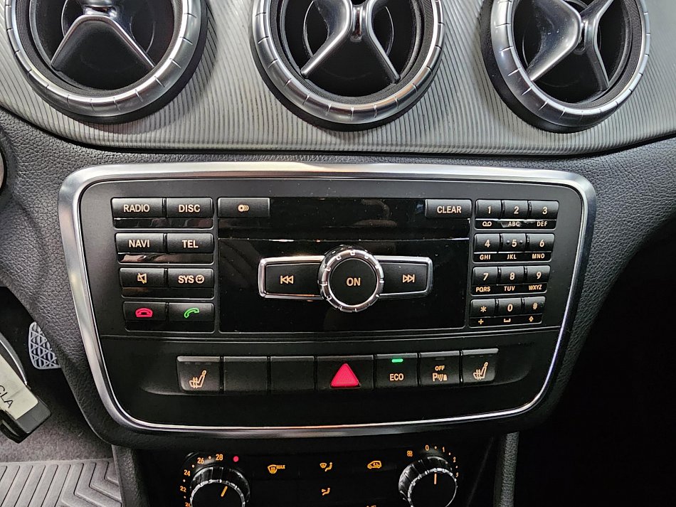 Mercedes-Benz CLA 1.6  CLA 200