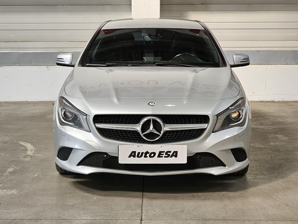 Mercedes-Benz CLA 1.6  CLA 200