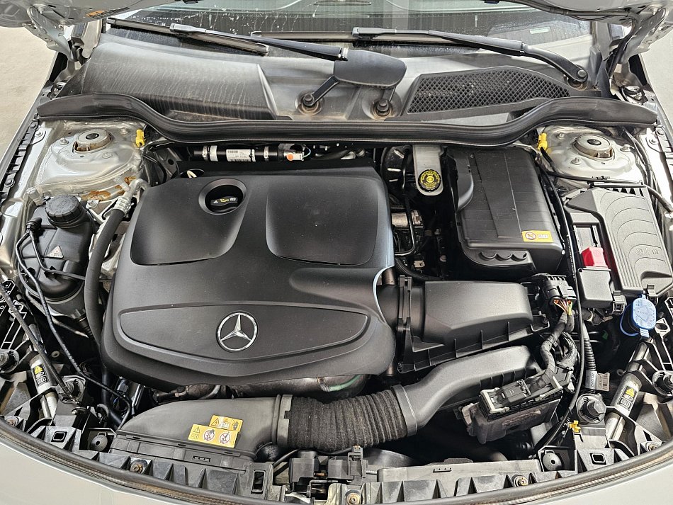 Mercedes-Benz CLA 1.6  CLA 200