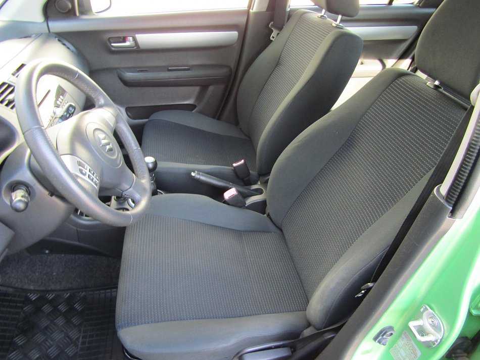 Suzuki Swift 1.3 i 