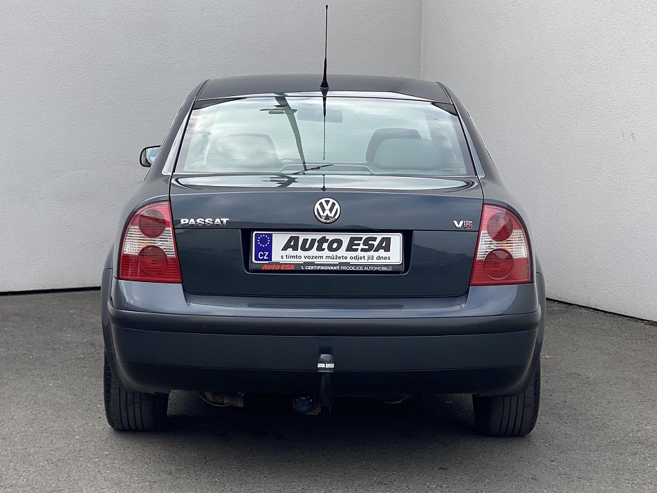 Volkswagen Passat 2.4i 