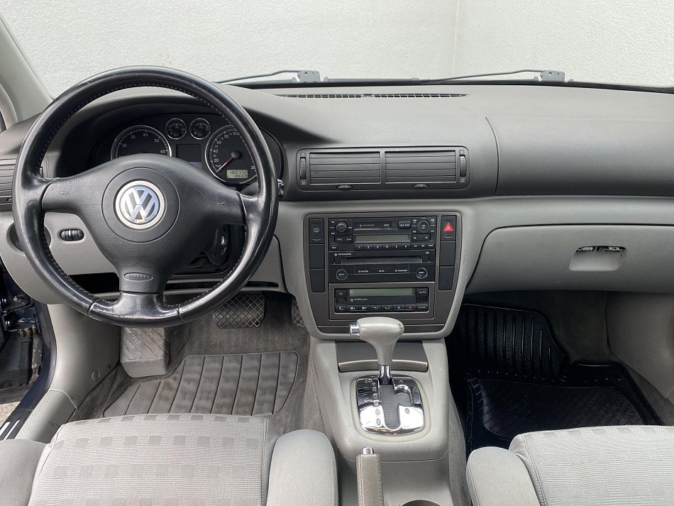 Volkswagen Passat 2.4i 