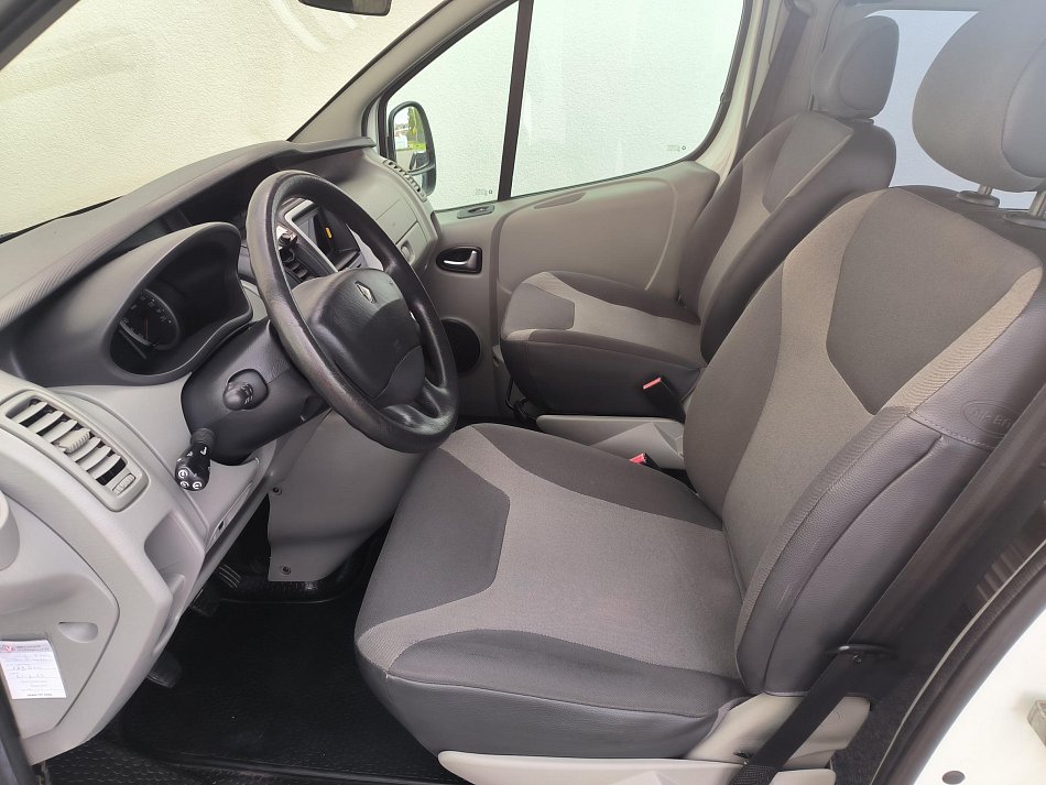 Renault Trafic 2.5dCi  L2 5míst