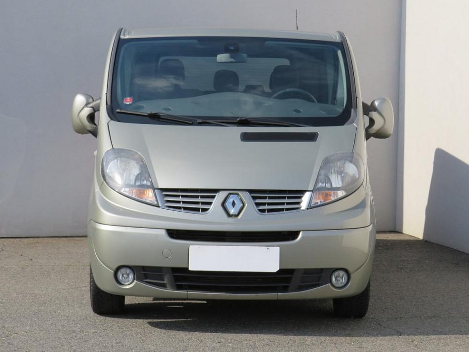 Renault Trafic 2.5dCi  L2 5míst