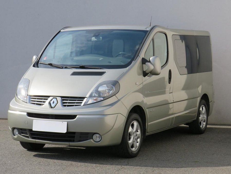 Renault Trafic 2.5dCi  L2 5míst