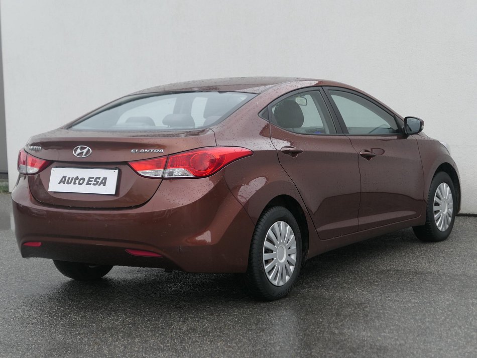 Hyundai Elantra 1.6 i 