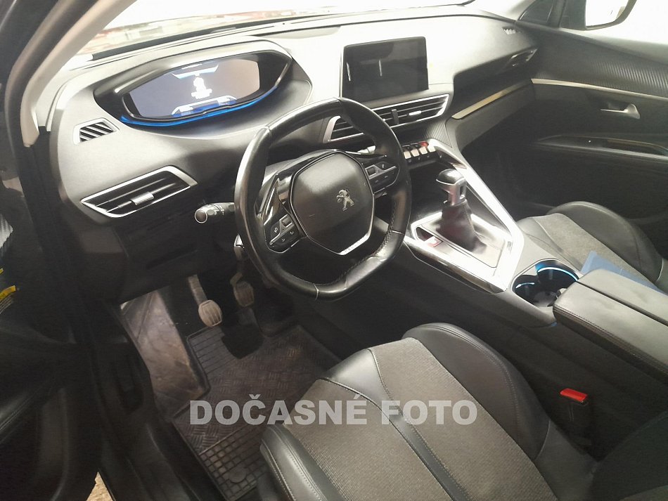 Peugeot 5008 1.2PT 