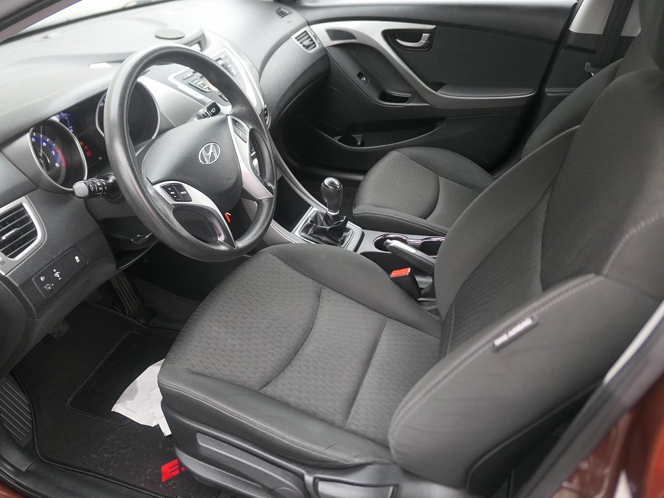 Hyundai Elantra 1.4 i 