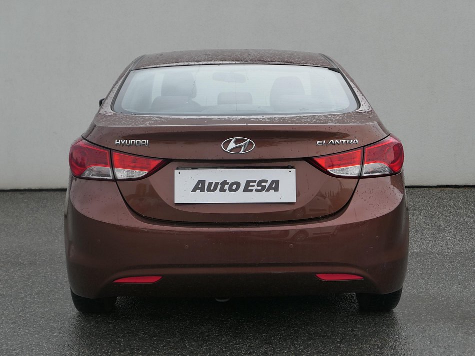 Hyundai Elantra 1.4 i 