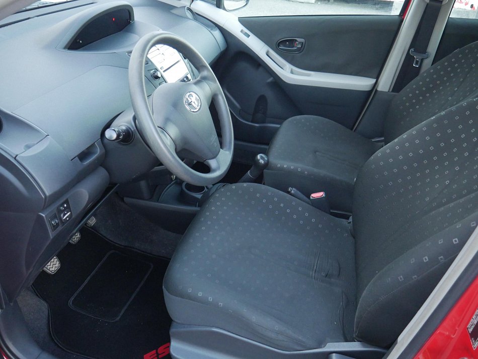 Toyota Yaris 1.3 VVT-i 