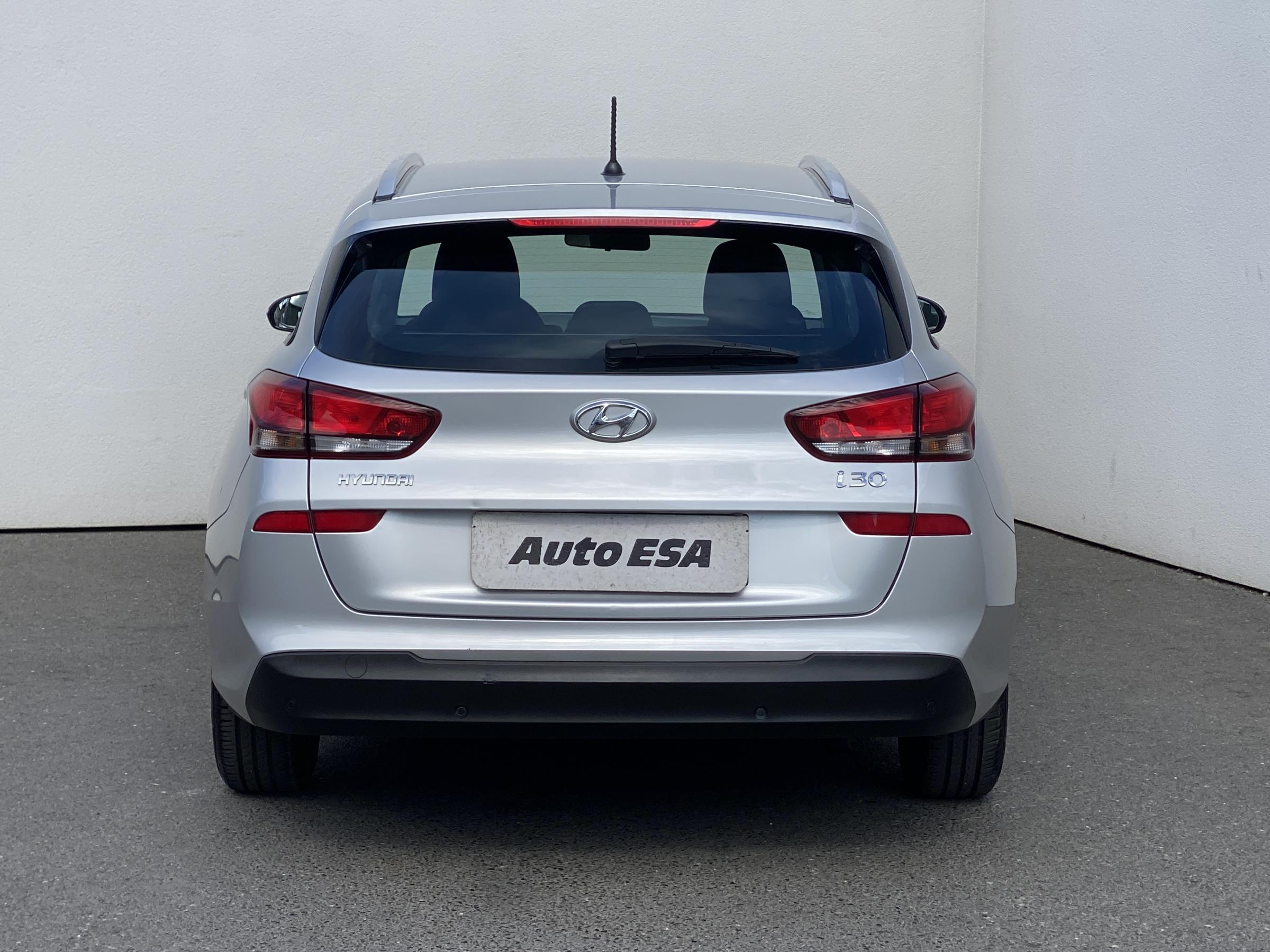 Hyundai i30, 2018 - pohled č. 5