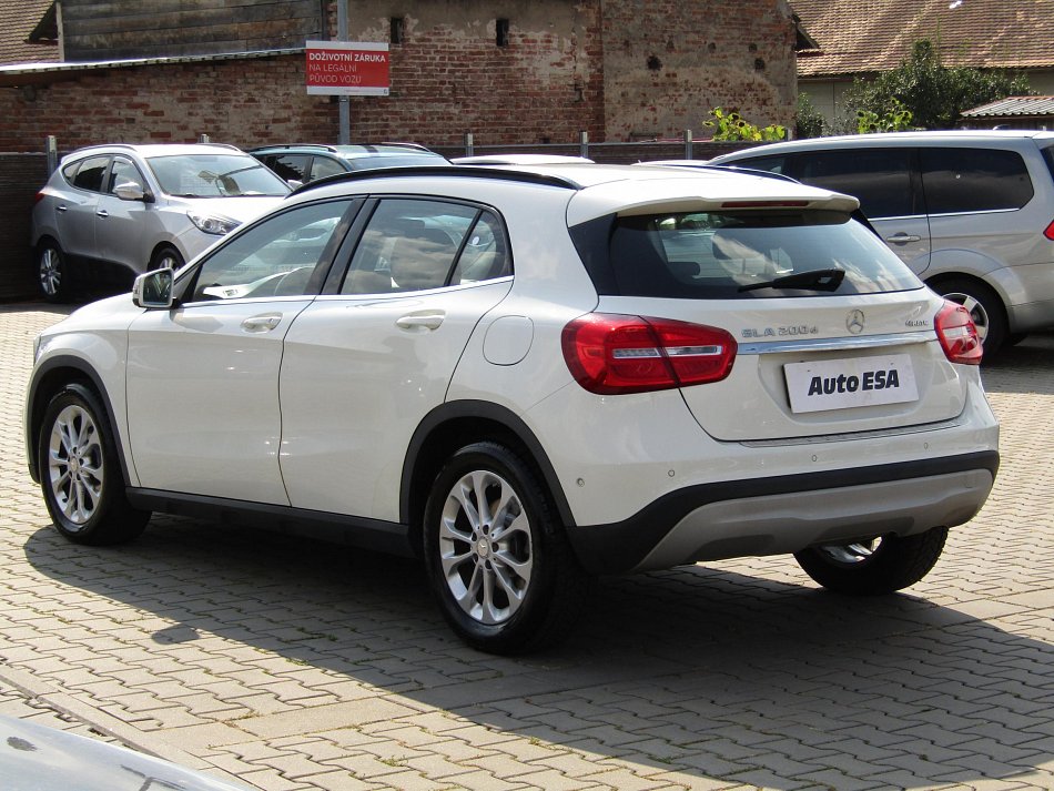 Mercedes-Benz GLA 2.2CDi  200 D 4MATIC