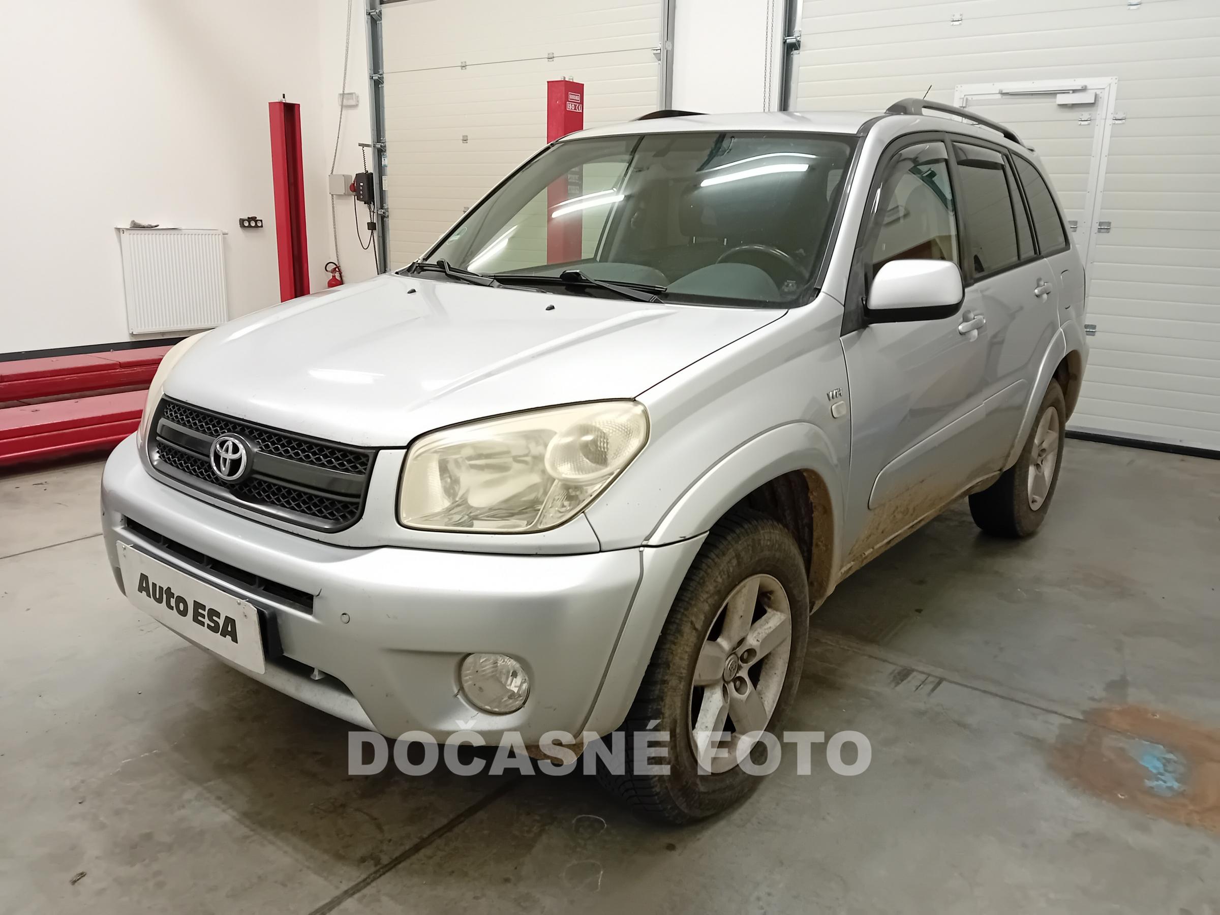 Toyota RAV4, 2004