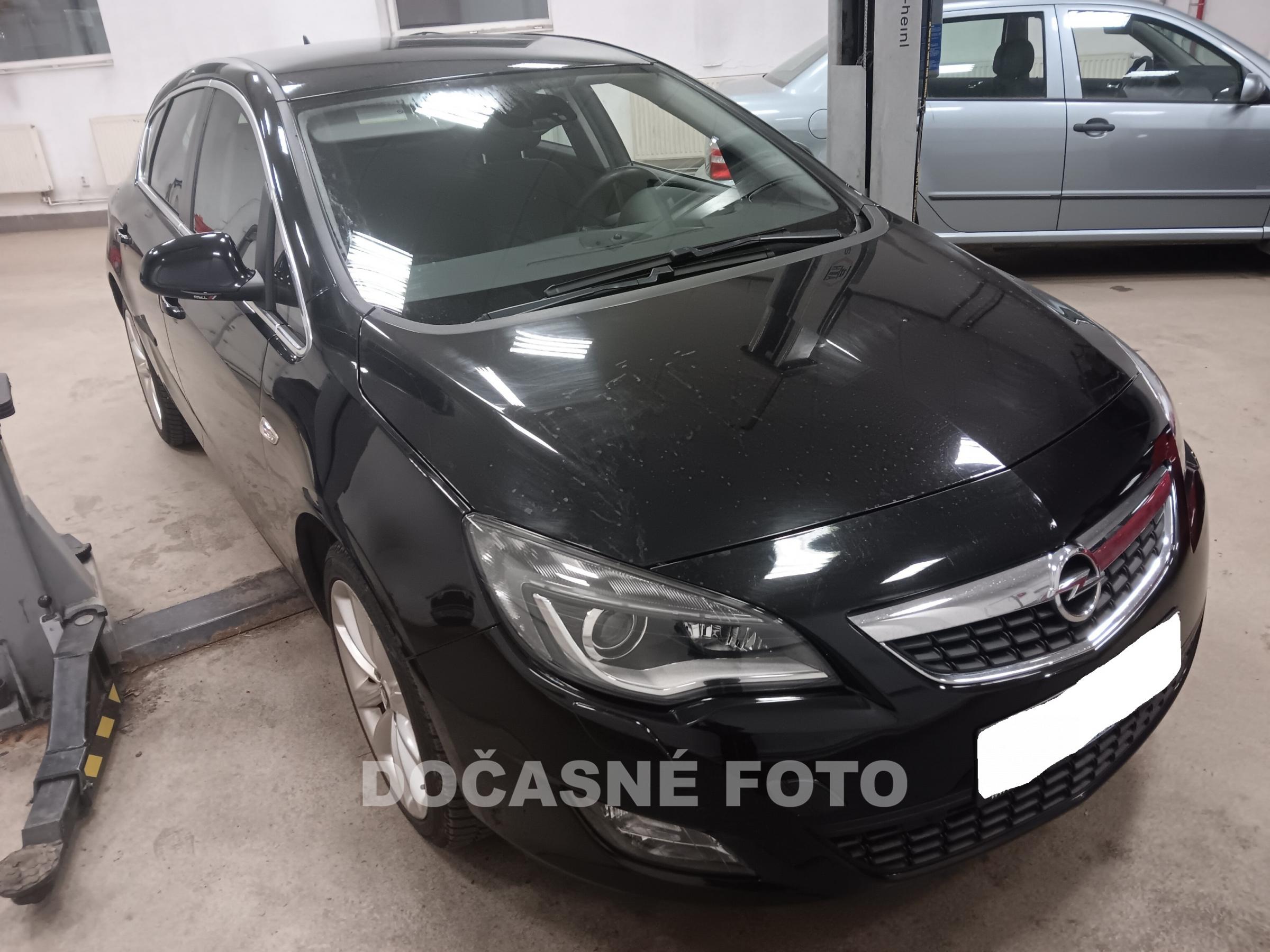 Opel Astra, 2011