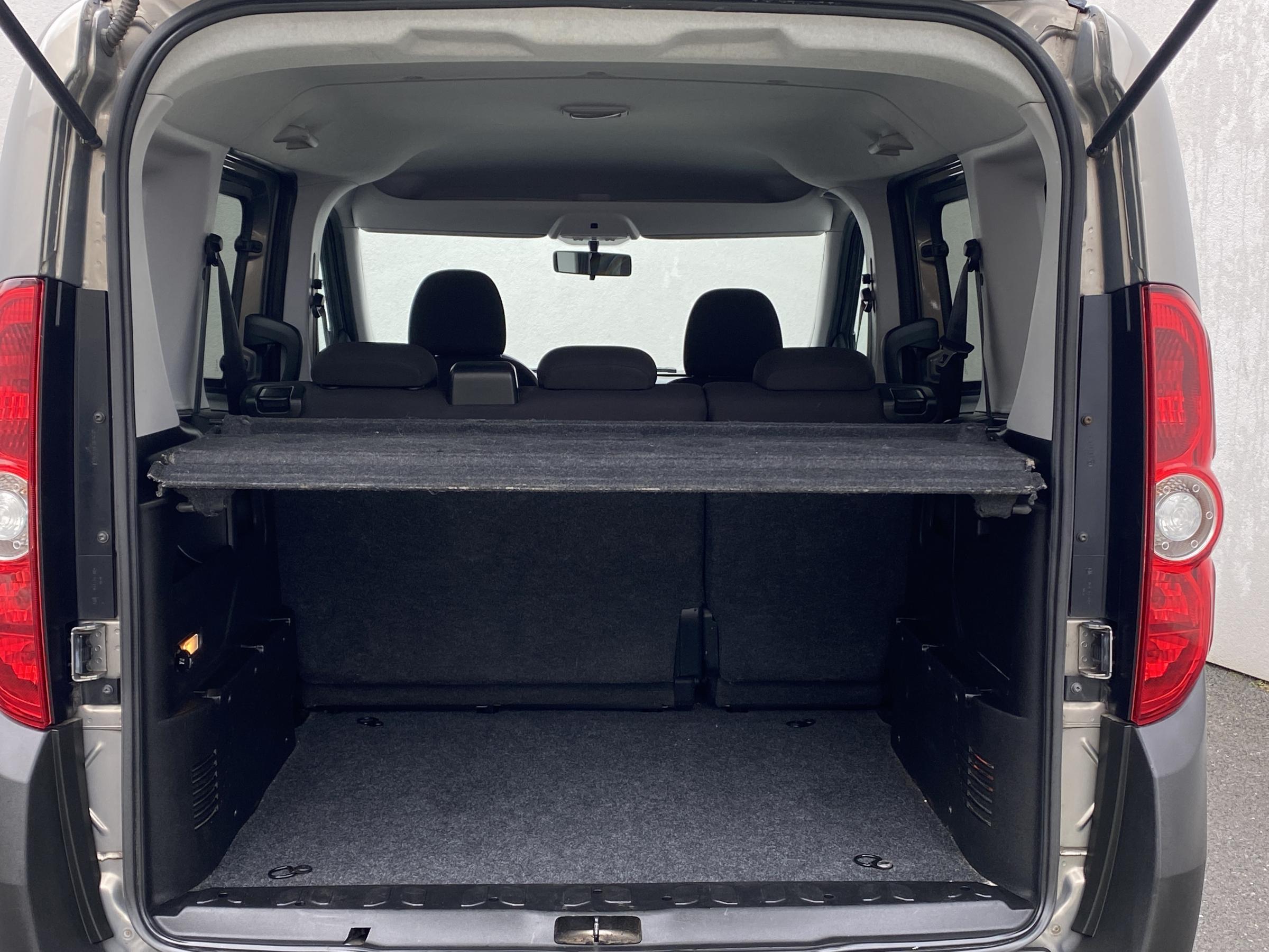 Opel Combo, 2015 - pohled č. 7