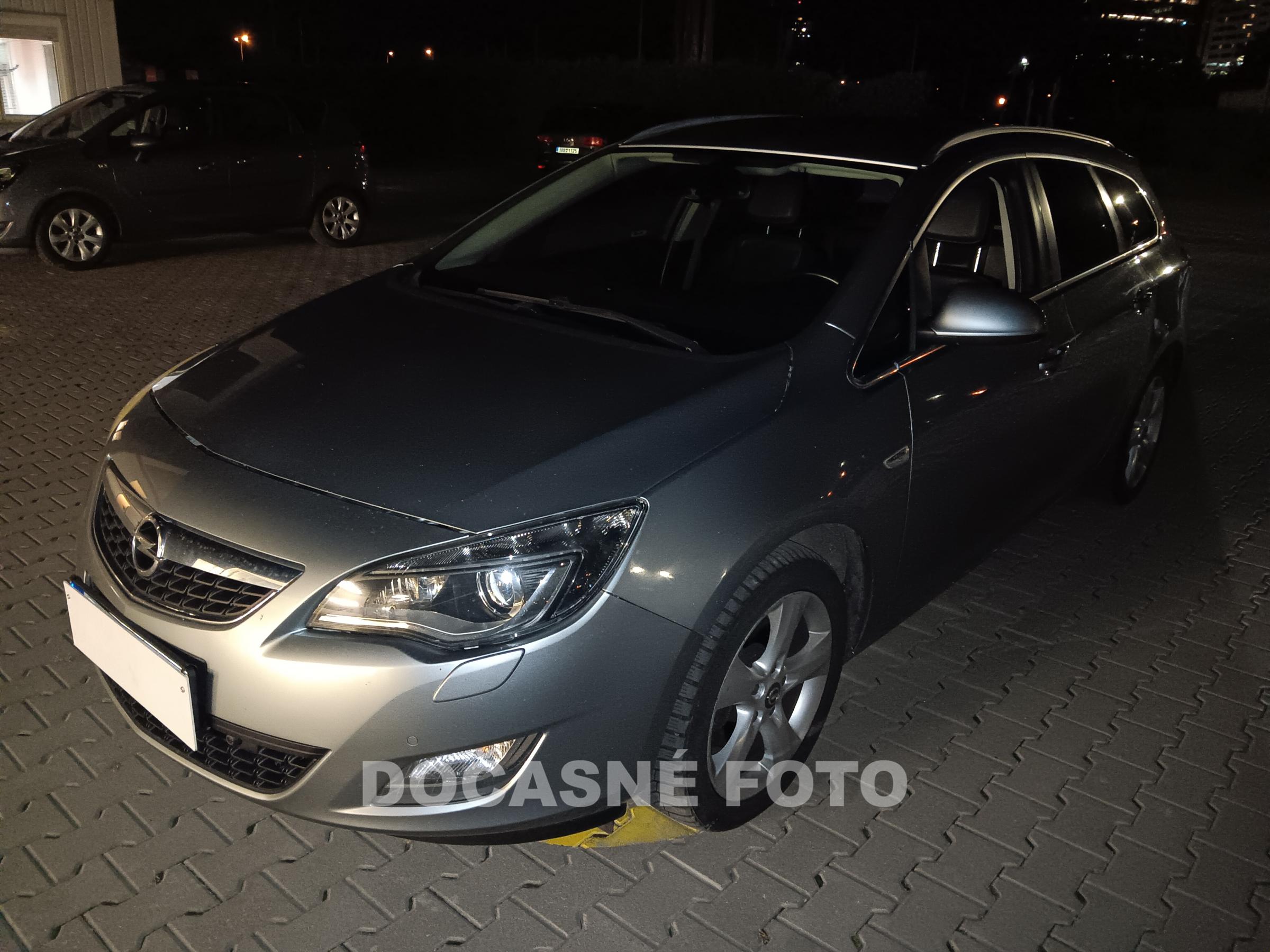 Opel Astra, 2011