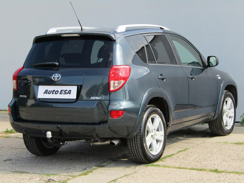 Toyota RAV4 2.2 D 