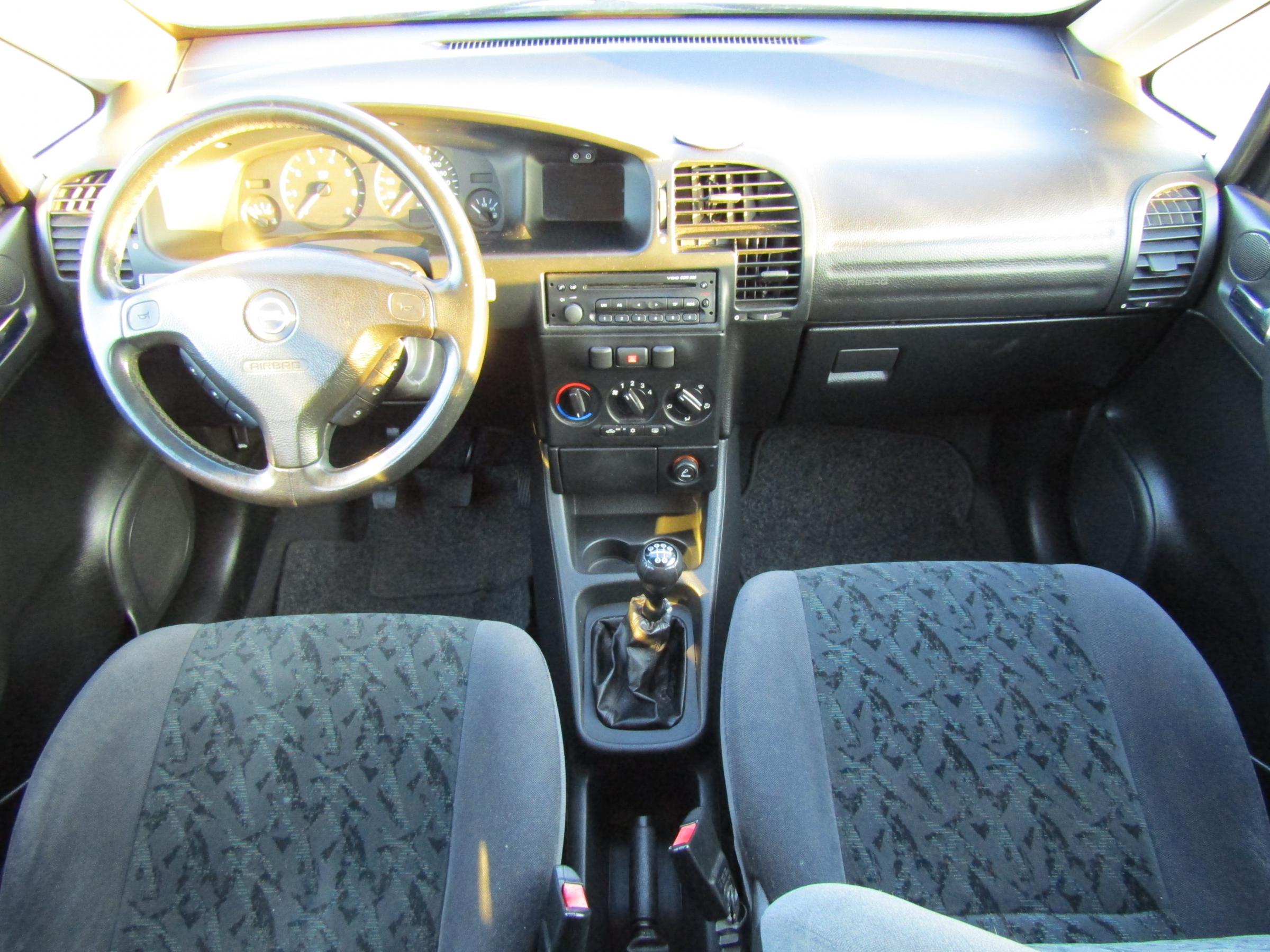 Opel Zafira, 2002 - pohled č. 9
