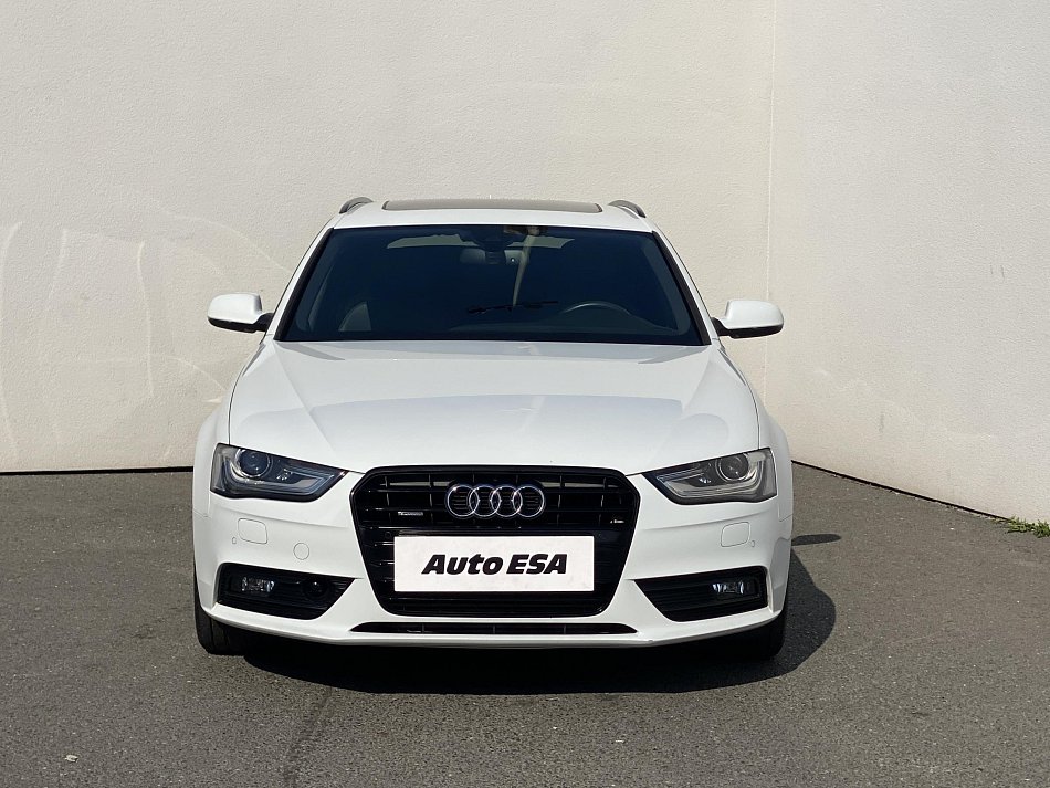 Audi A4 2.0 TDi S-line Quattro