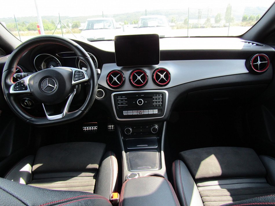 Mercedes-Benz CLA 2.0i 