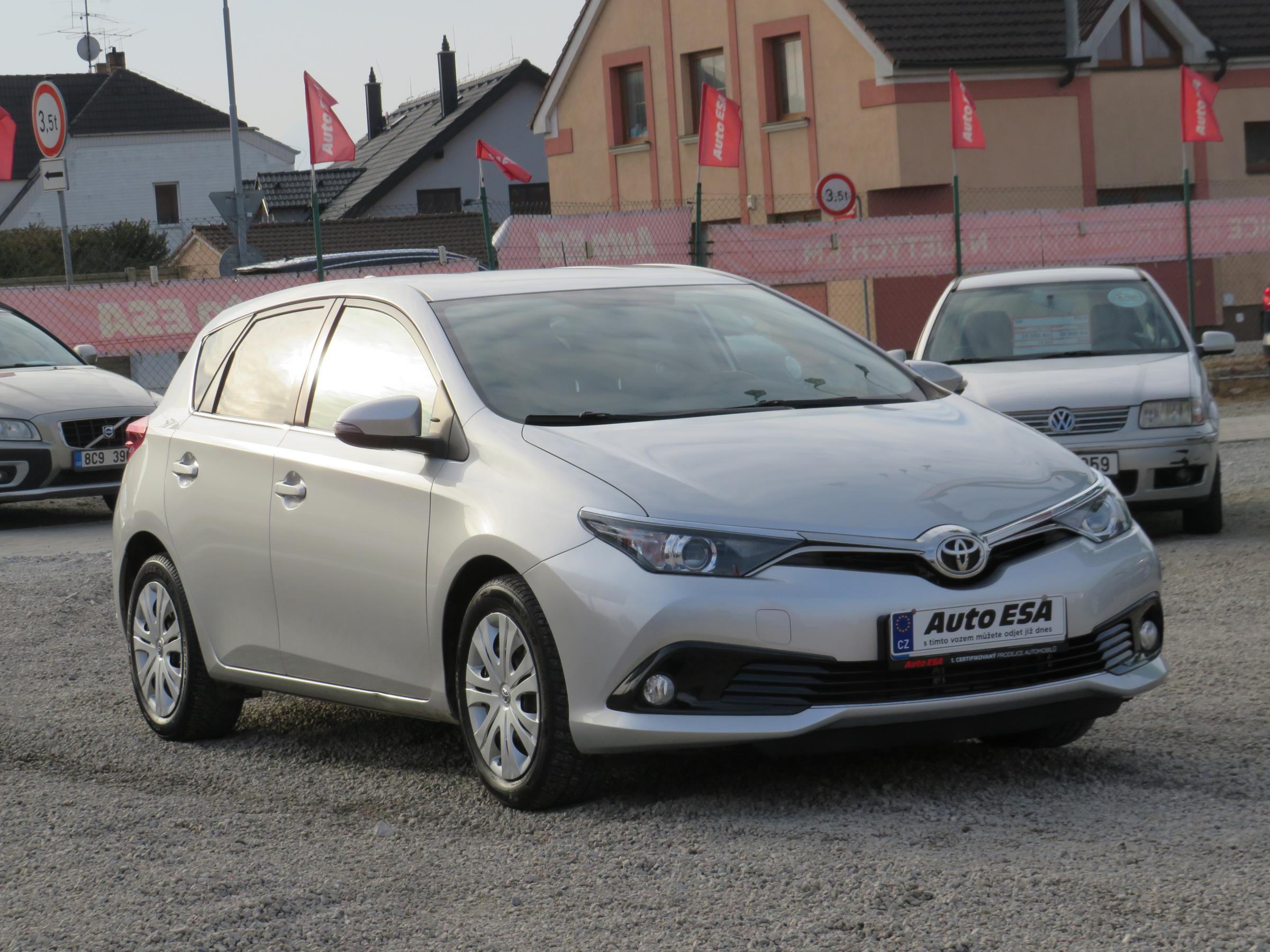 Toyota Auris, 2016