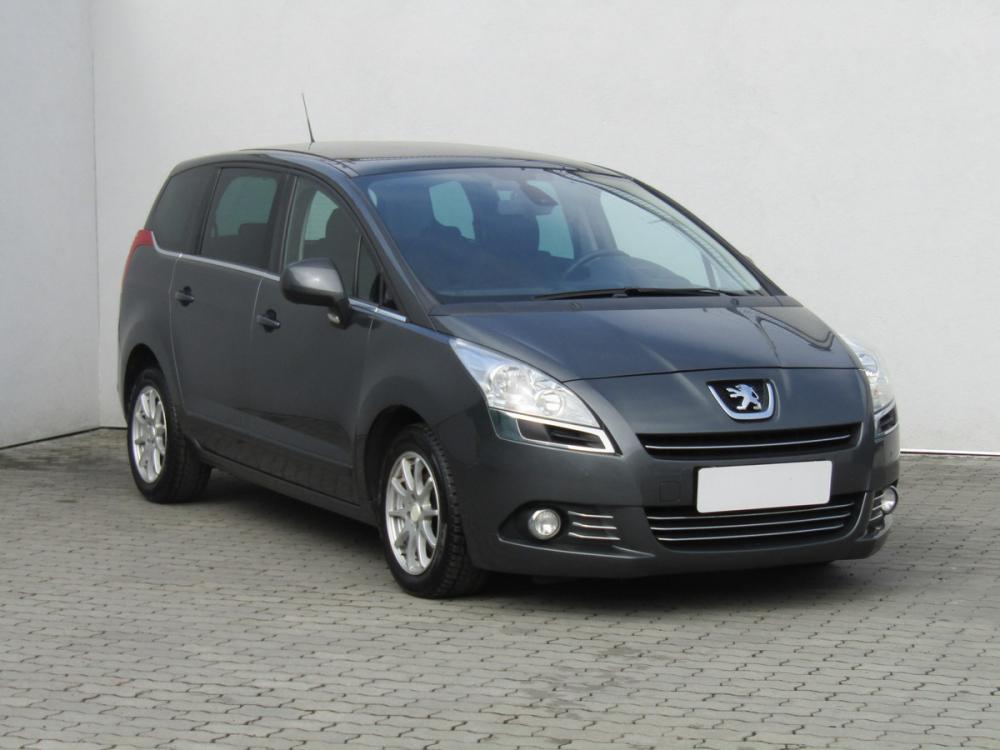 Peugeot 5008, 2011 - celkový pohled