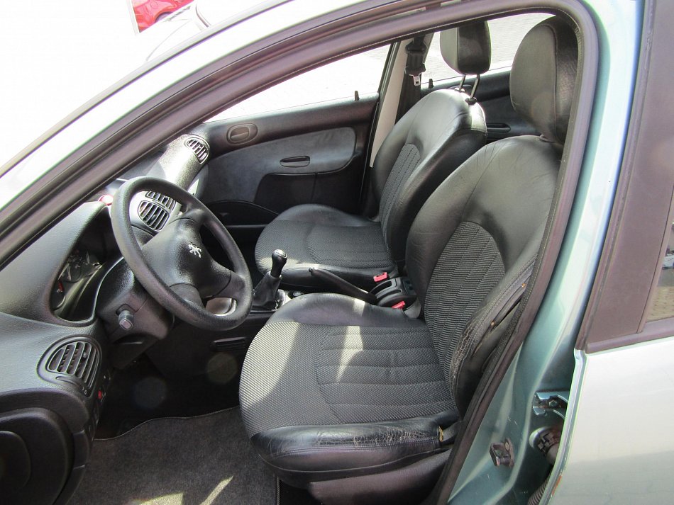 Peugeot 206 1.6i 